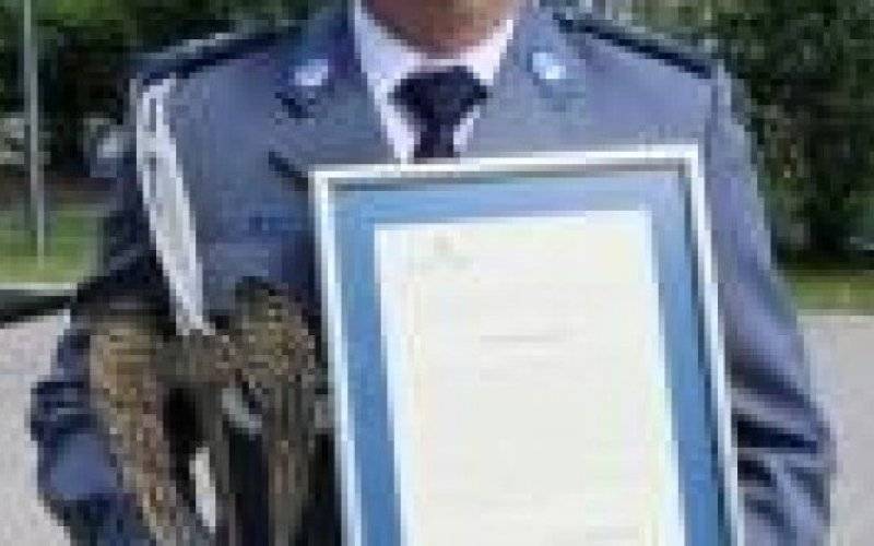 Warszawa. Oświęcimski dzielnicowy młodszy aspirant Marcin Kowalcze, laureatem 13. Ogólnopolskiego konkursu „Policjant, który mi pomógł”