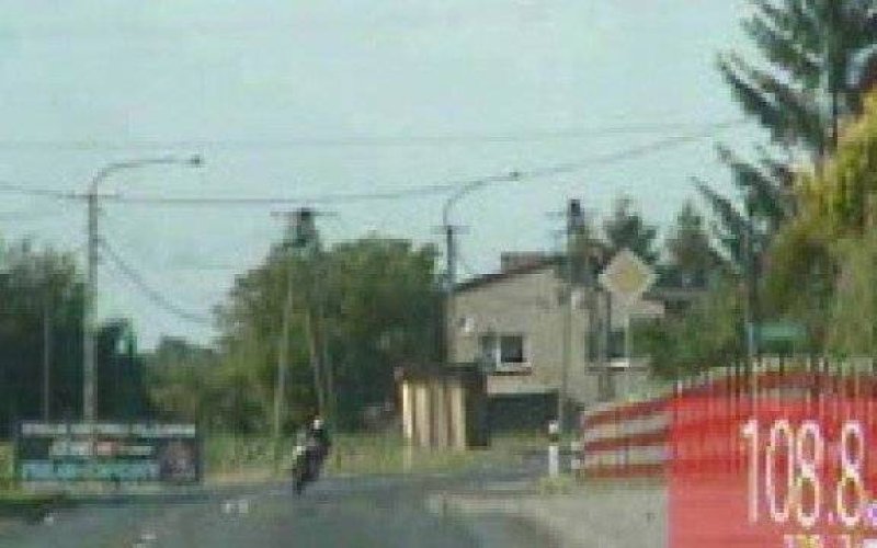 Grojec, Łęki. Przesadzili z prędkością, stracili prawo jazdy na trzy miesiące