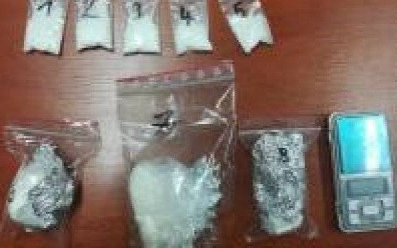 Oświęcim. Dealer narkotykowy i jego klientka wpadli podczas narkotykowej transakcji