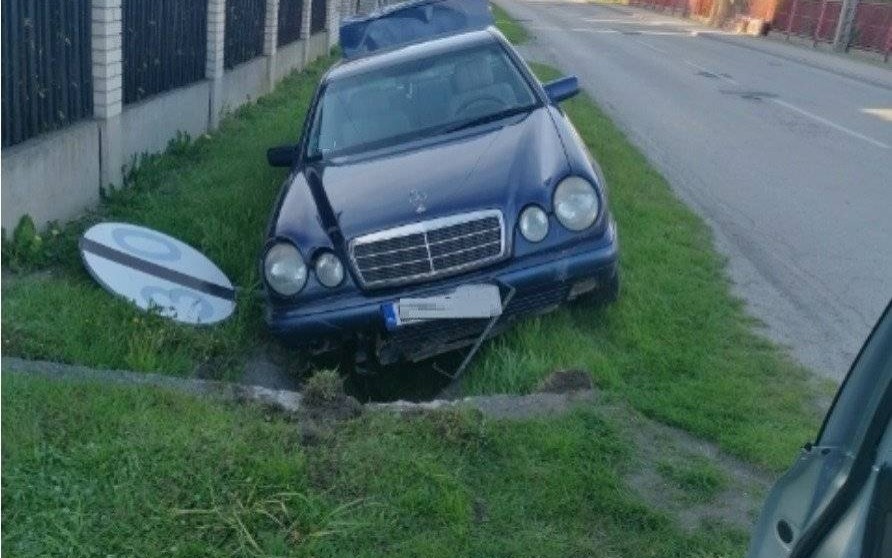 Gmina Oświęcim. Nietrzeźwy obywatel Ukrainy wjechał samochodem do rowu