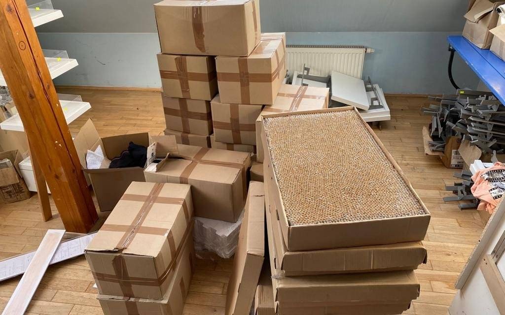 Oświęcim. Oświęcimscy policjanci zlikwidowali dużą, nielegalną wytwórnię papierosów