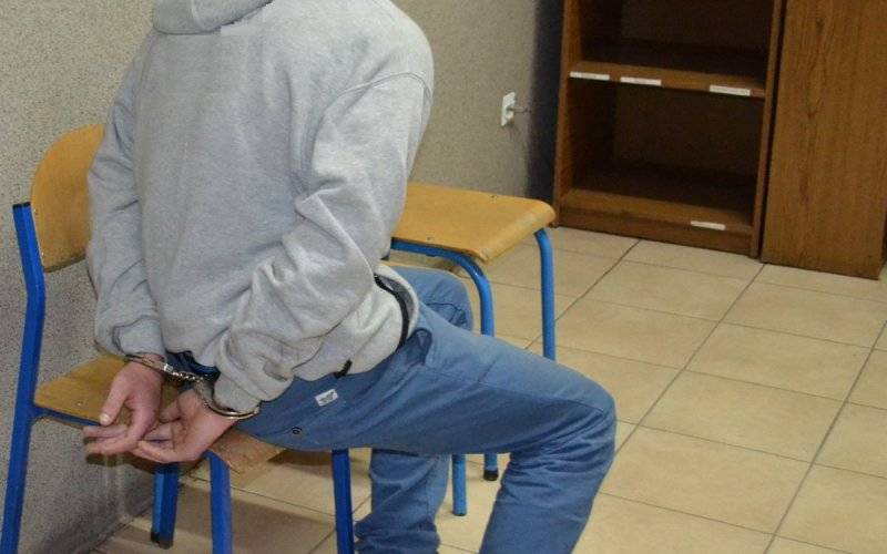 Oświęcim. Zarzuty dla chuligana, który uszkodził trzy samochody