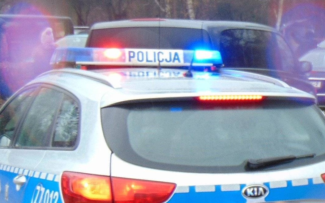 Oświęcim. Udawali głuchoniemych i prosili o pieniądze. Policjanci apelują: Chcesz pomóc nie przekazuj pieniędzy na ulicy.