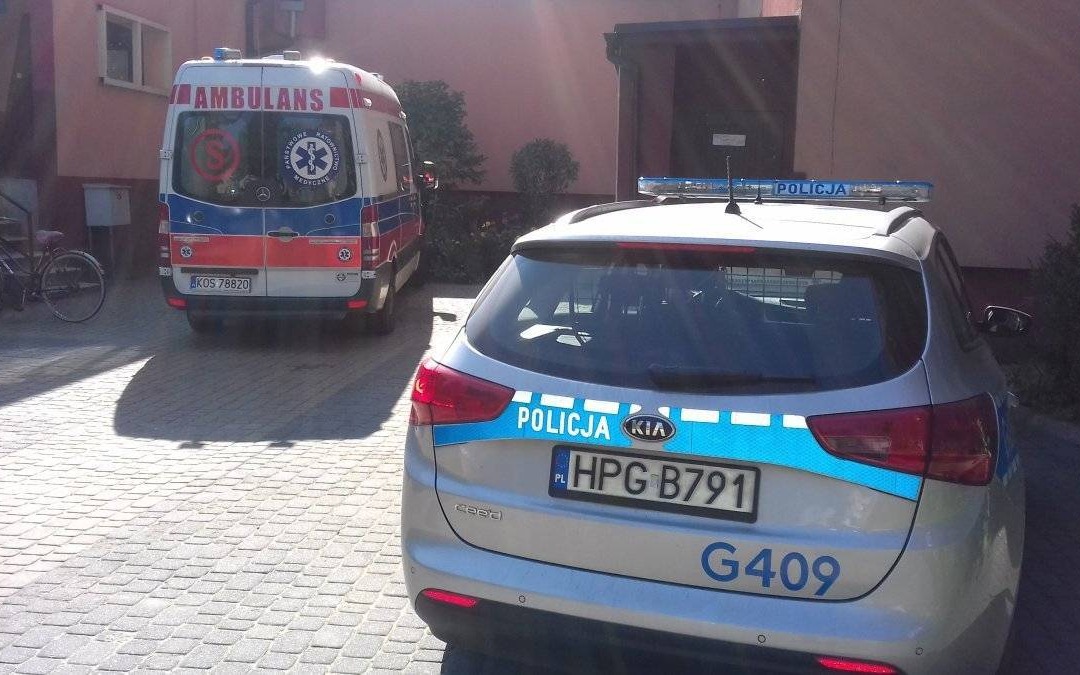 Oświęcim. Zdążyli z pomocą. Mężczyzna, który chciał targnąć się na życie trafił pod opiekę lekarzy.