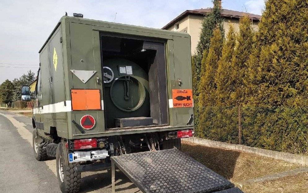 Gmina Oświęcim. Policjanci zabezpieczali miejsce odnalezienia niewybuchu w Babicach