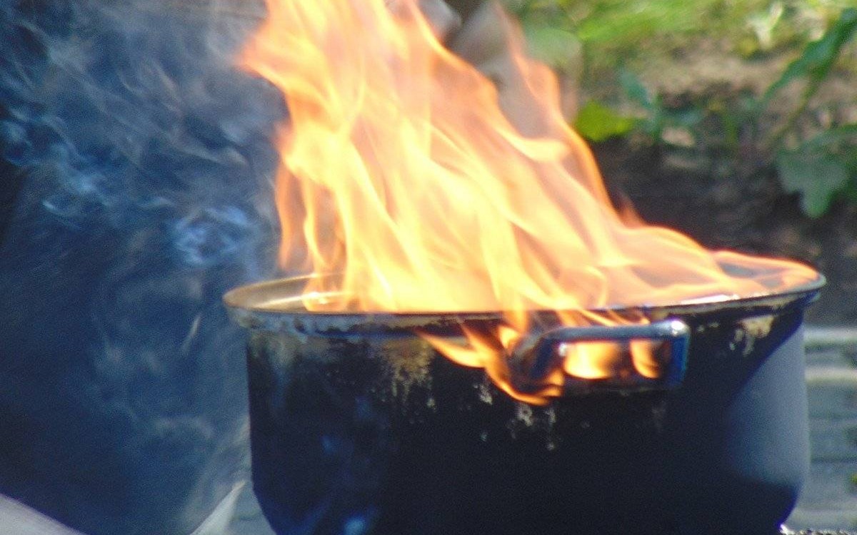 Oświęcim. Garnek pozostawiony na gazie przyczyną zadymienia bloku