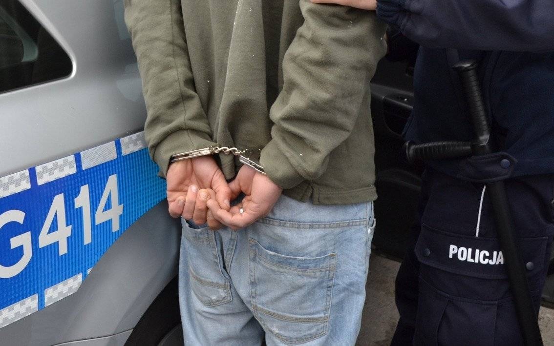 Oświęcim. Policjanci zatrzymali agresywnego klienta banku