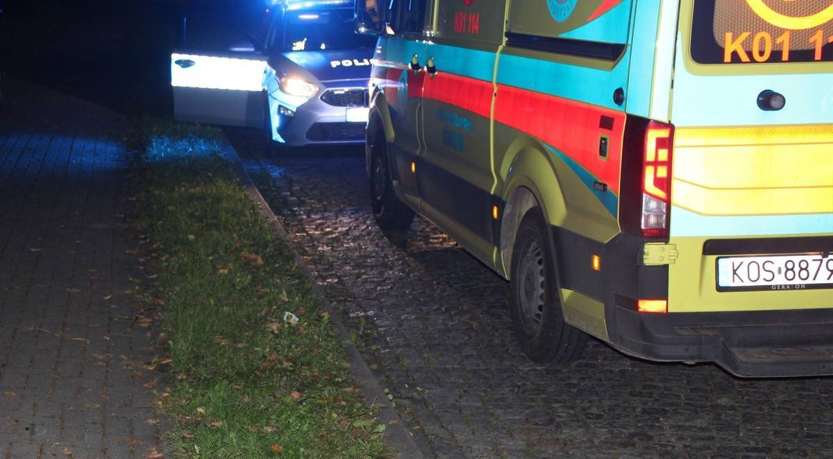 Oświęcim. Pijany nastolatek leżał na chodniku. Wzorowa reakcja świadków.