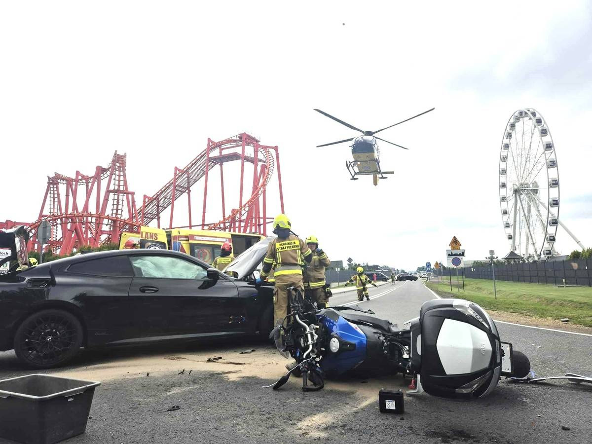 Zator. Wypadek drogowy. Zderzenie samochodu osobowego z motocyklem