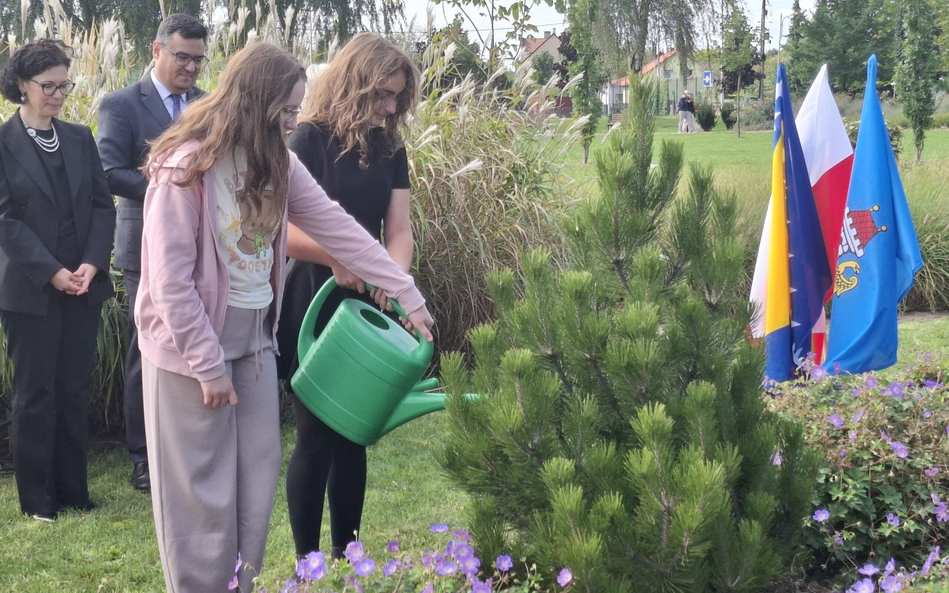 Oświęcim. W parku na Zasolu rośnie drzewo poświęcone Sarajewu. Kolejny symbol siły, nadziei i przetrwania