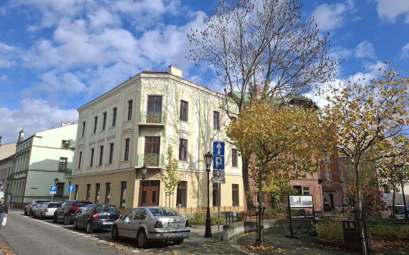 Oświęcim. Prawdziwa ozdoba oświęcimskiej starówki. Po rewitalizacji kamienice przy ul. Mickiewicza 2 do 4 prezentują się bardzo okazale