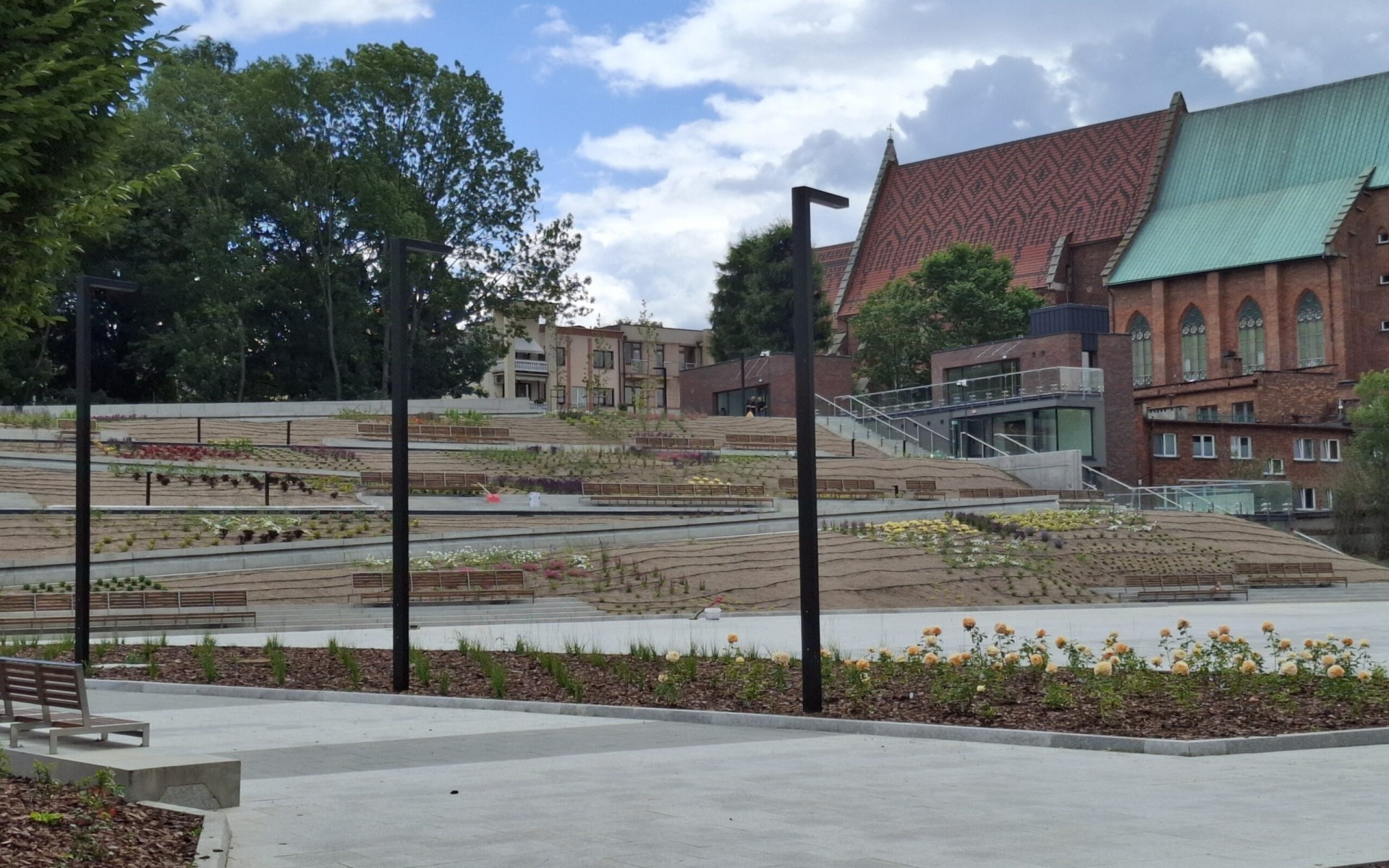 Oświęcim. Toalety z ul. Klasztornej przeniesione na cmentarz komunalny. W Starym Mieście nowe toalety są teraz przy ul. Bulwary