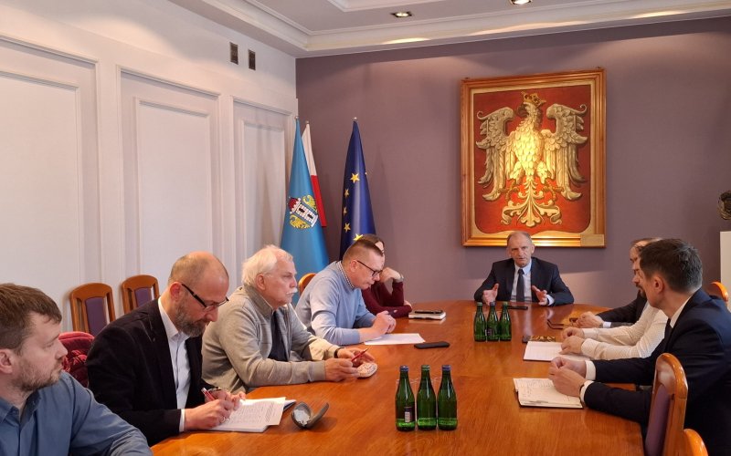 Oświęcim. Trwa budowa ostatniego etapu obwodnicy Oświęcimia. Inżynieryjne wyzwanie pod torami kolejowymi