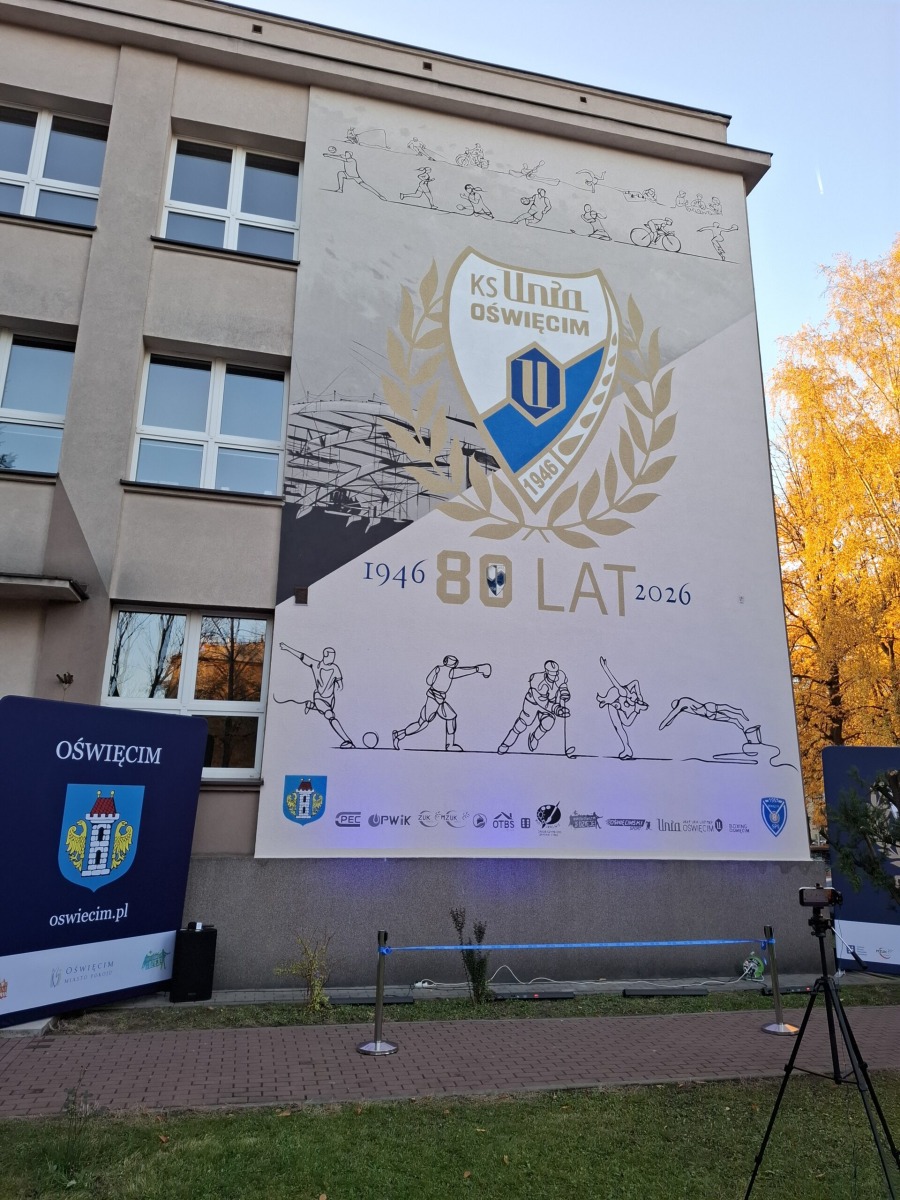 Oświęcim. Sportowe pokolenia klubu Unia Oświęcim na jubileuszowym muralu
