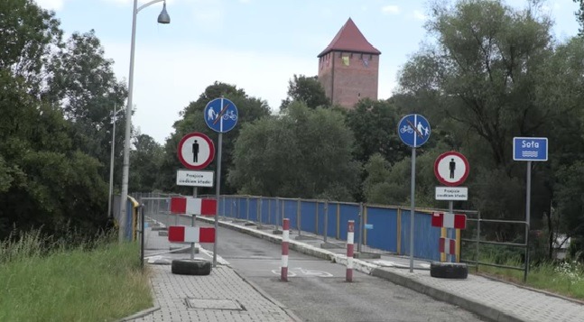 Oświęcim. Przebudowa kładki przy zamku. Od 5 listopada zamknięcie dla ruchu