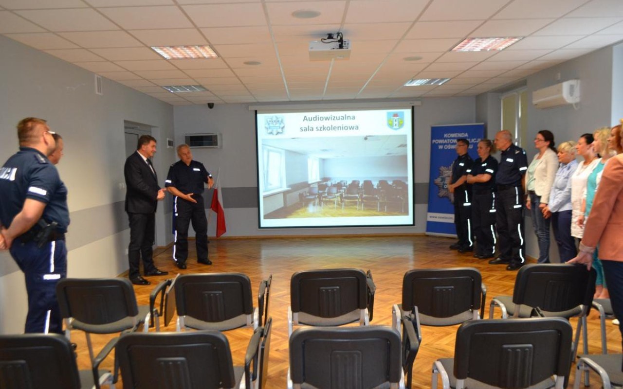 Komenda Powiatowa Policji w Oświęcimiu ma odnowioną salę szkoleniową