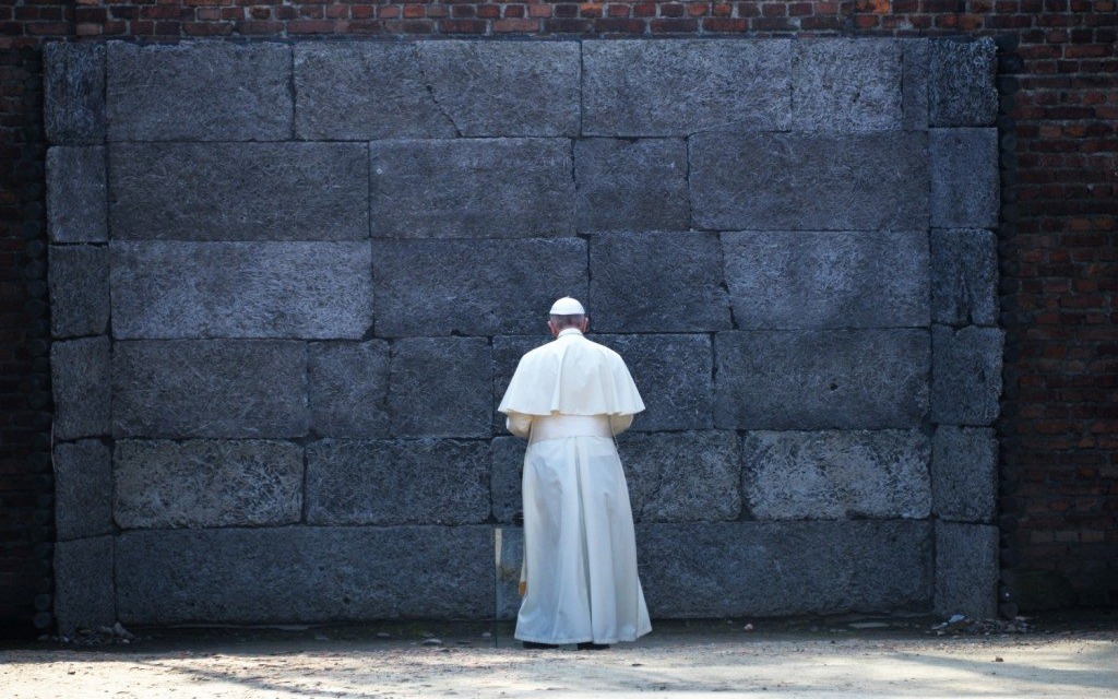Ojciec Święty z wizytą w byłym niemieckim nazistowskim obozie koncentracyjnym i zagłady Auschwitz-Birkenau