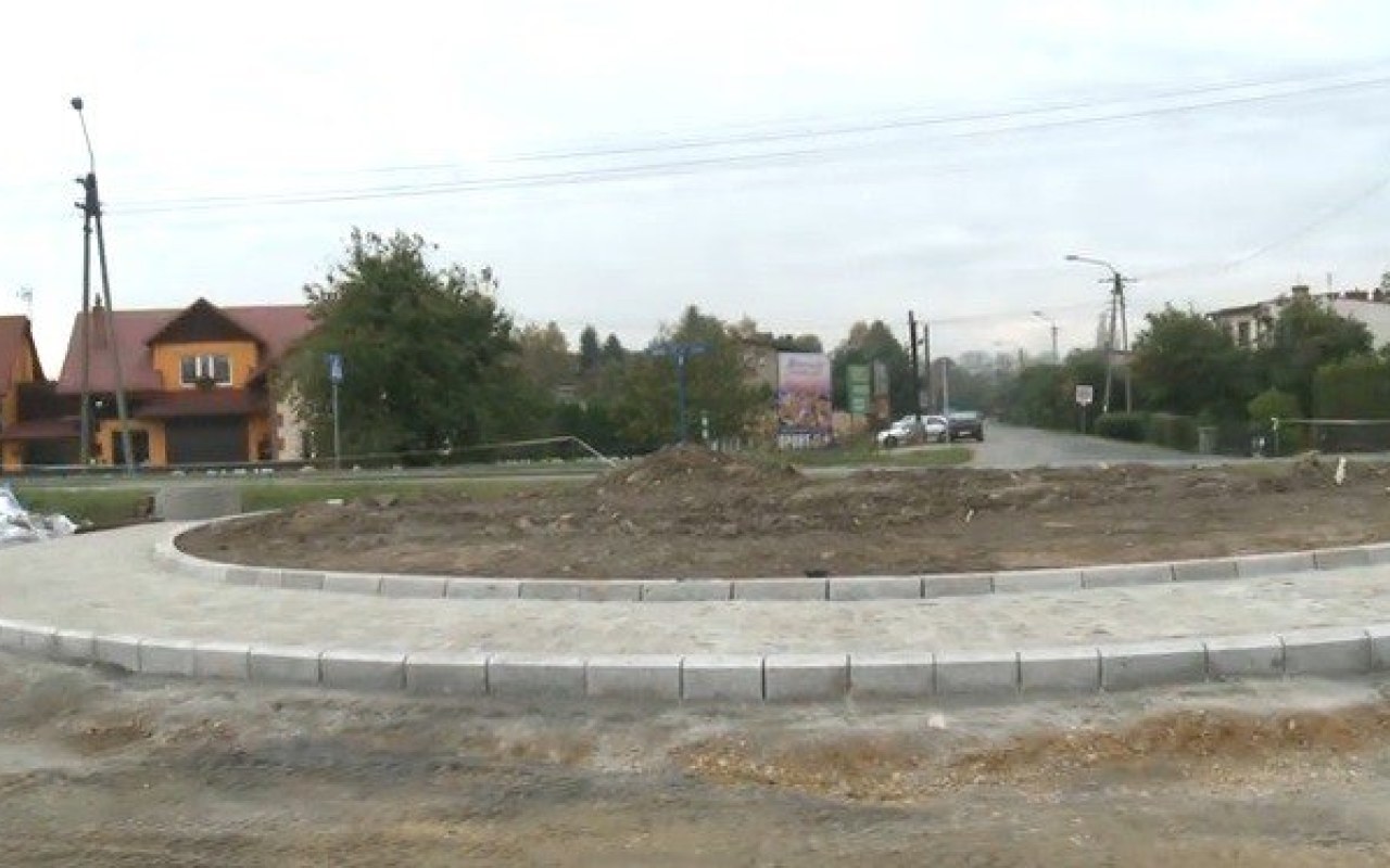 Wykonawca wprowadza ruch wahadłowy na skrzyżowaniu ulic: Jagiełły i Kamieniec w związku z budową ronda