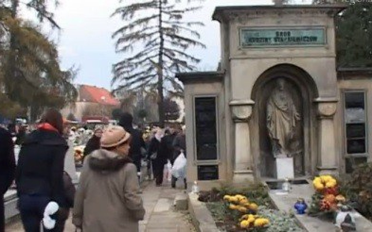Dojazd na cmentarze w okresie Wszystkich Świętych