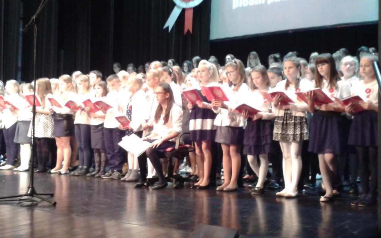 Podniośle i patriotycznie