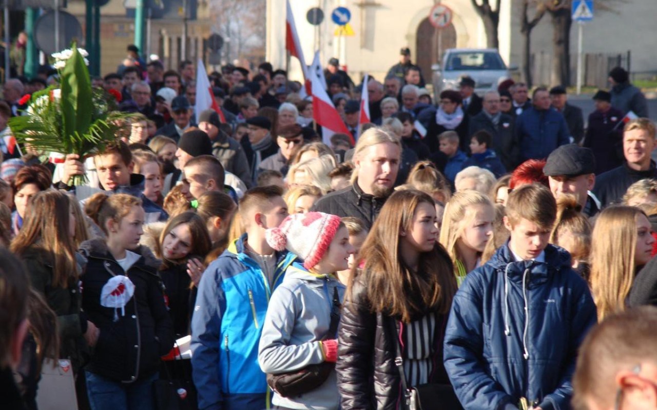 Biało-czerwona parada w 98. rocznicę odzyskania niepodległości