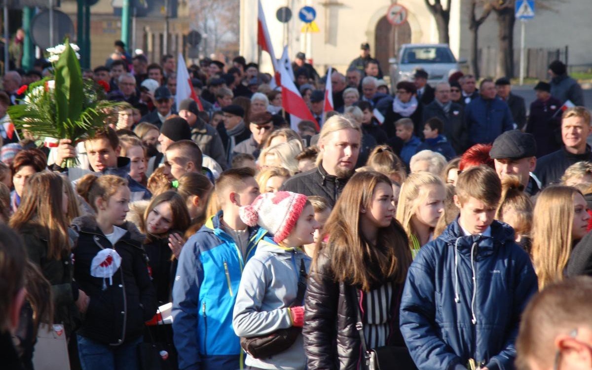 Biało-czerwona parada w 98. rocznicę odzyskania niepodległości