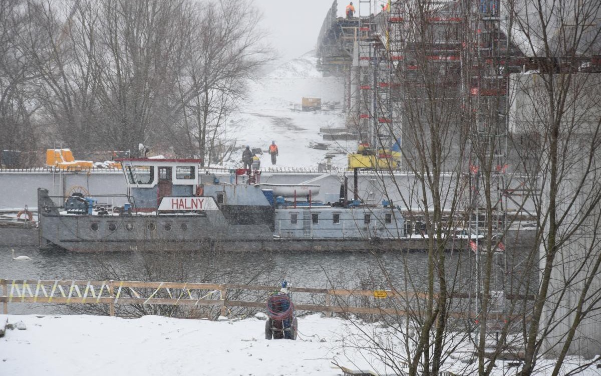 Most na Wiśle połączy Oświęcim z Bobrkiem. Na półmetku jest jedna z największych inwestycji drogowych w mieście