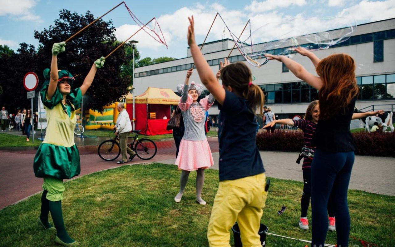 Oświęcim. Życzenia radości i uśmiechu dla wszystkich dzieci