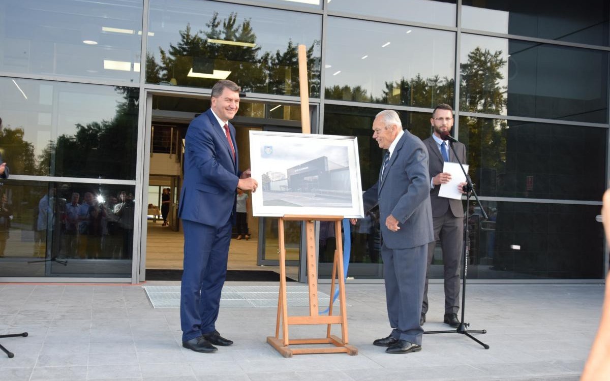 Oświęcim. Wspierał oświęcimski sport. Teraz został patronem krytej pływalni