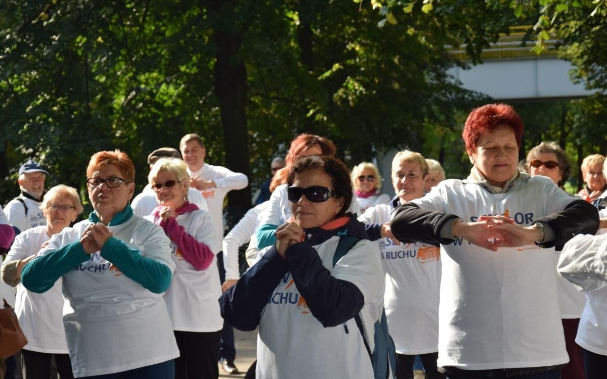 Oświęcim. Seniorzy ćwiczyli na bulwarach