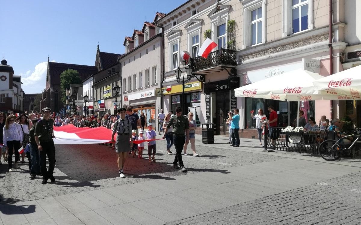 Oświęcim.Biało - czerwono i radośnie podczas uroczystości 227. rocznicy uchwalenia Konstytucji 3 maja