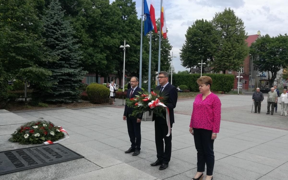 Oświęcim. Złożyli kwiaty w 73. rocznicę zakończenia II wojny światowej