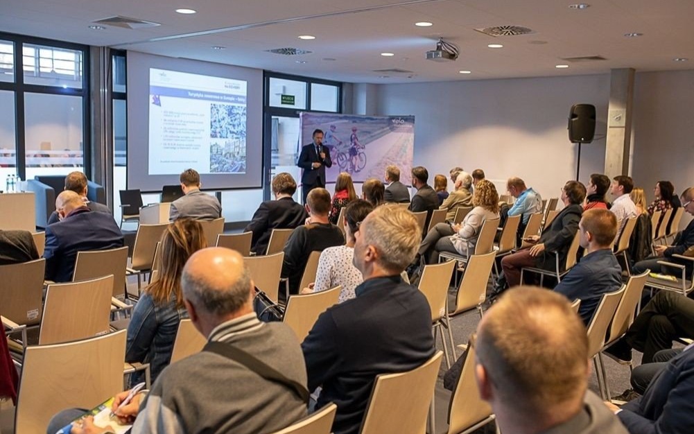 Oświęcim. Małopolska na rowery. Konferencja w Galerii Książki