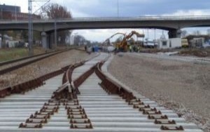 Oświęcim. Remont torów na przejeździe kolejowym na ulicy Ostatni Etap