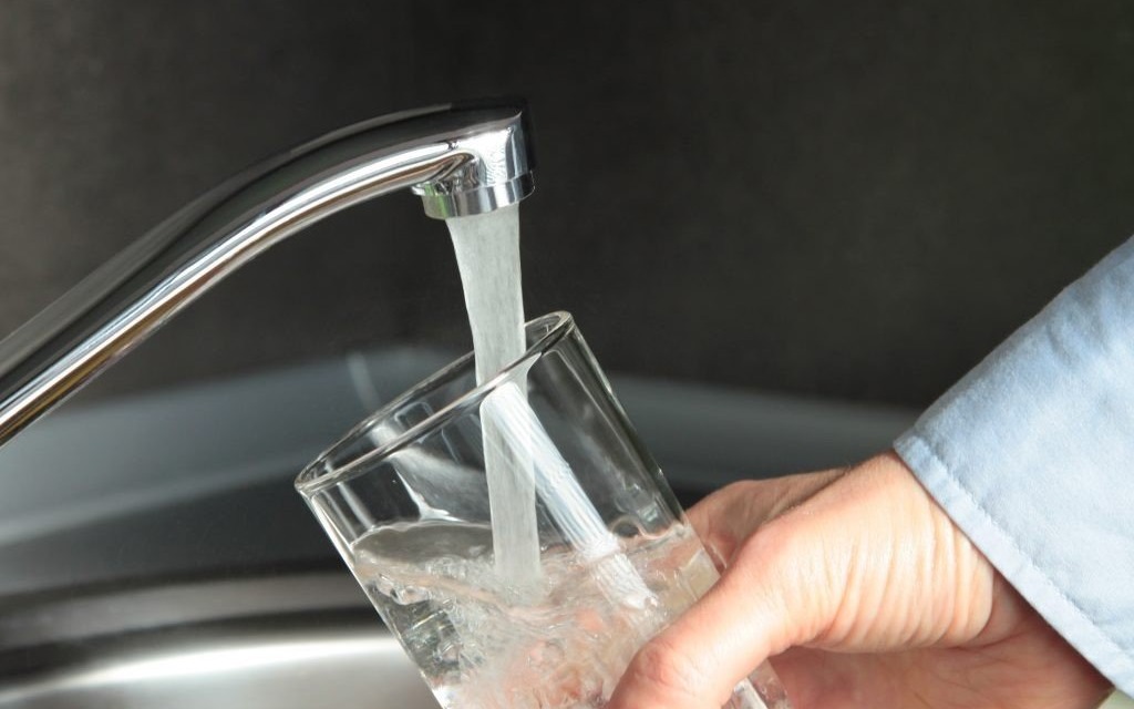 Oświęcim. Pij wodę prosto z kranu! Kampania informacyjna oświęcimskich wodociągów