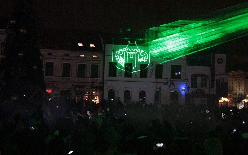 Oświęcim. Sylwester z laserami na Rynku Głównym