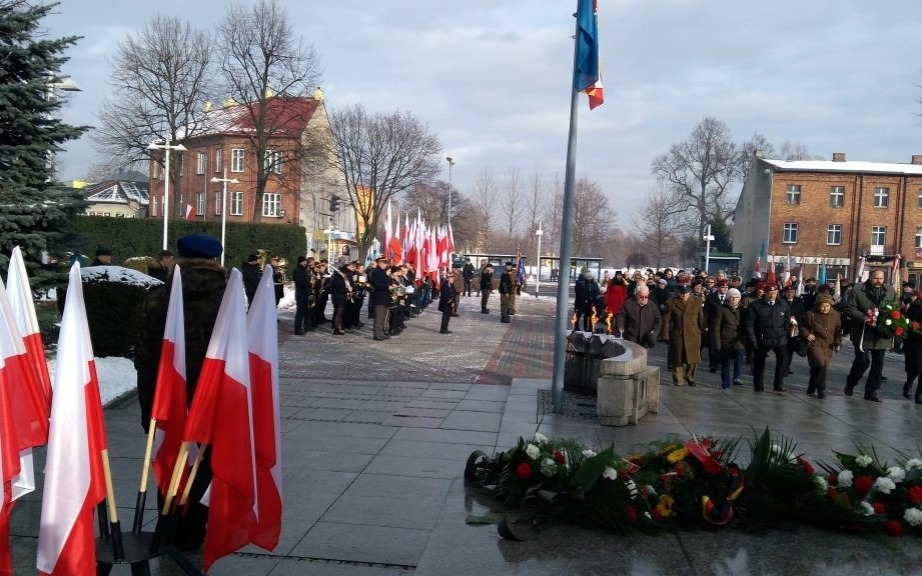 Oświęcim. 74. rocznica oswobodzenia niemieckiego nazistowskiego obozu koncentracyjnego i zagłady Auschwitz-Birkenau i miasta Oświęcimia
