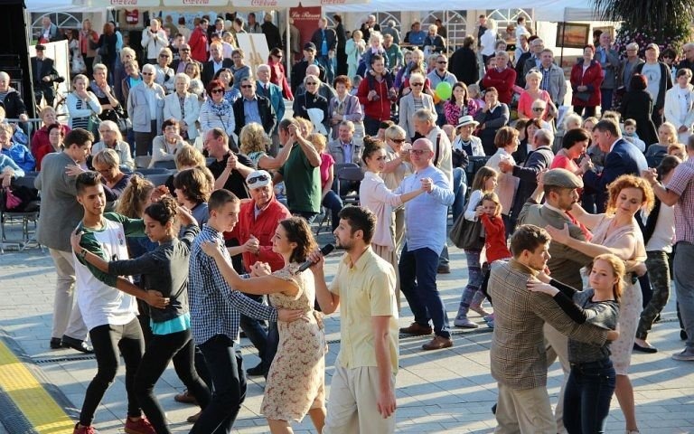 Oświęcim. Tanecznie na rynku. Warto przyjść, by nauczyć się modnych stylów tańca