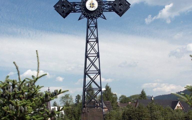 Oświęcim. Urna z ziemią z Oświęcimia znajdzie się w cokole repliki krzyża z Giewontu