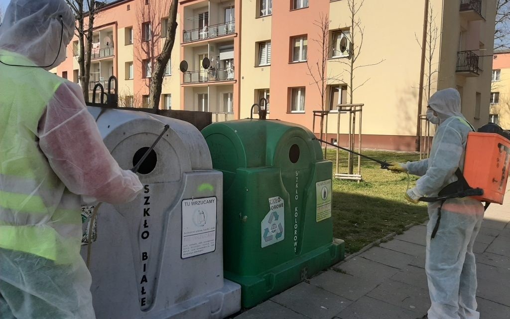 Oświęcim. Służby komunalne dezynfekują przestrzeń publiczną