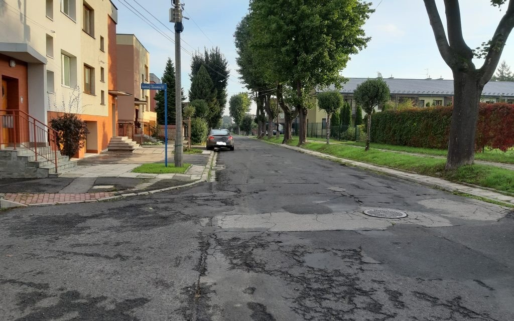 Oświęcim. Dwie inwestycje drogowe dobiegły końca, a na dwóch kolejnych ulicach prace dopiero się zaczynają