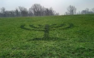 Symboliczna menora zakwitnie w Parku Pojednania