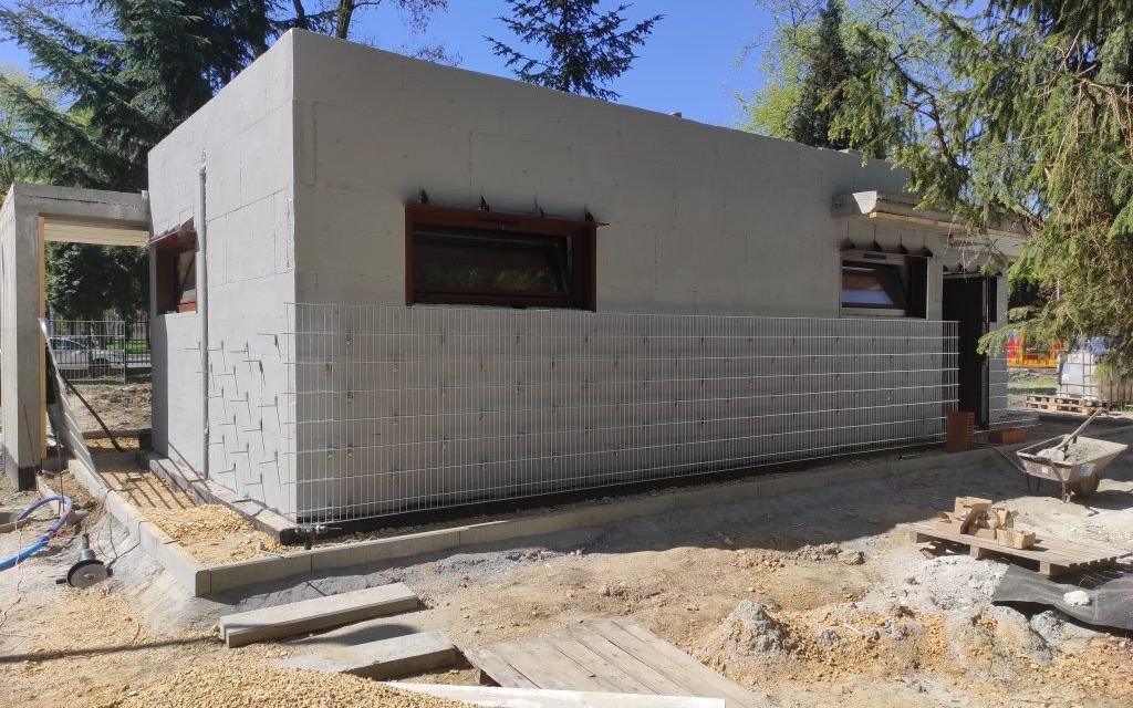 Oświęcim. Park Pokoju tonie w zieleni i promieniach słońca