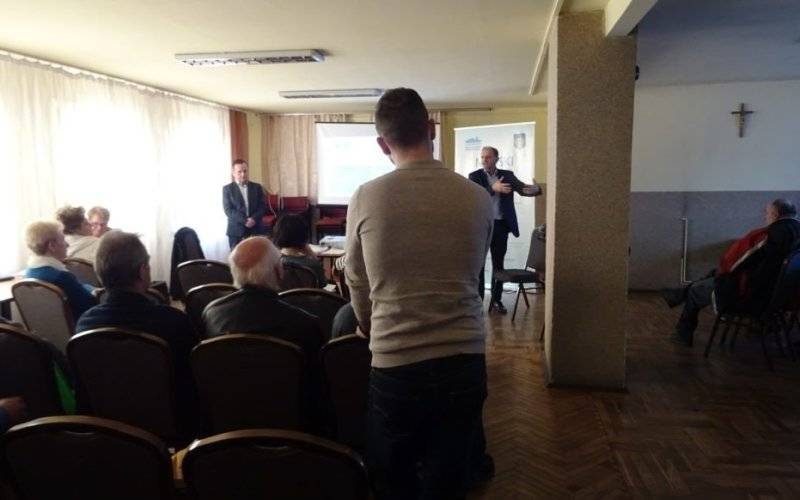 Oświęcim. Mieszkańcy osiedla Dwory-Kruki zapoznali się z możliwościami programu " Czyste powietrze"