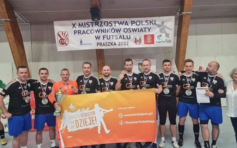 OŚWIĘCIM z medalem Mistrzostw Polski Pracowników Oświaty w Futsalu