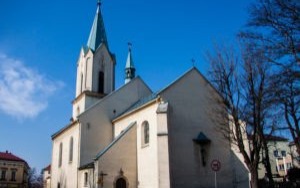 Oświęcim. Korek przy ul. Dąbrowskiego. Służby usuwają sople lodu