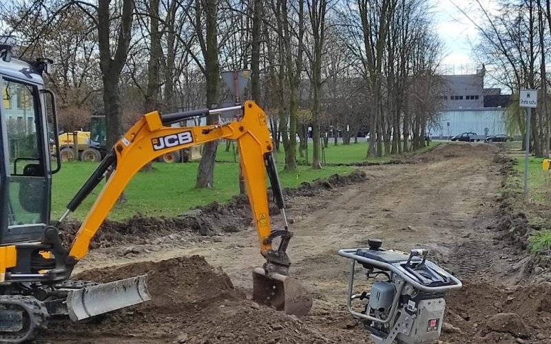 Oświęcim. Miasto zmienia otoczenie wokół pływalni w ramach Igrzysk Europejskich 2023