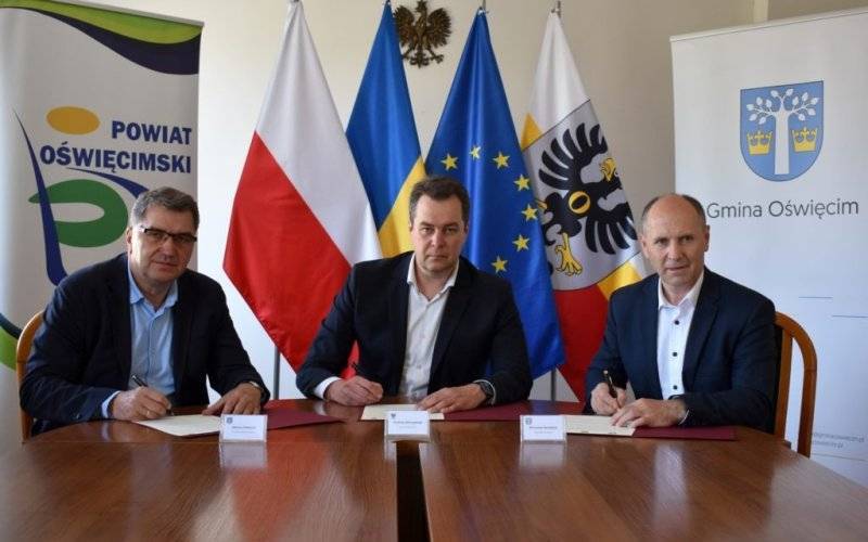 Oświęcim. Samorządowcy wyrażają swój sprzeciw wobec używania symbolu Auschwitz w spocie Prawa i Sprawiedliwości