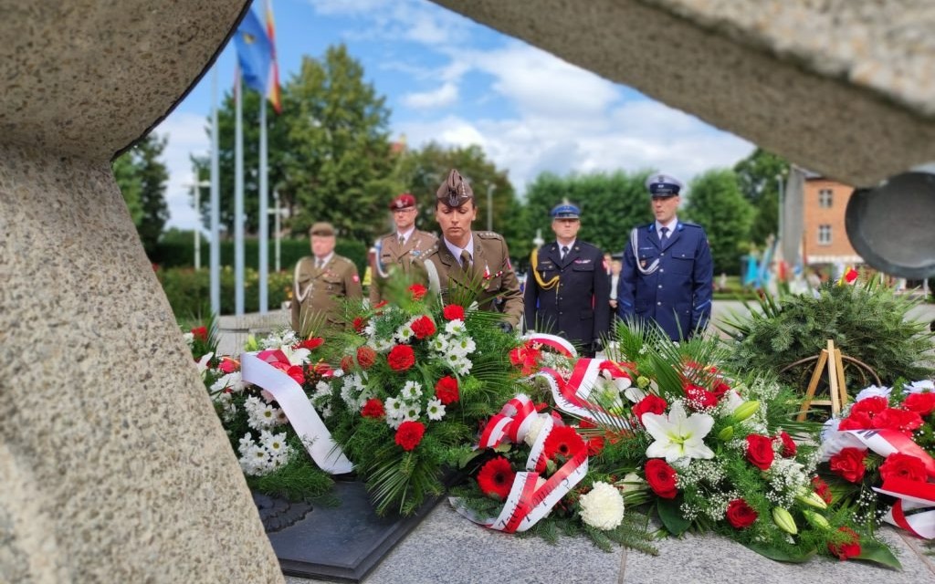 Oświęcim. 1 września 1939 roku pogrzebał marzenia na życie w pokoju. W rocznicę wybuchu II wojny światowej oddano hołd ofiarom