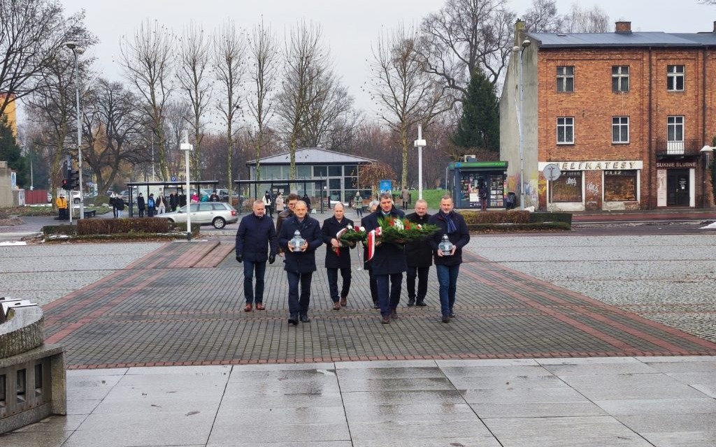 Oświęcim. 42. rocznica wprowadzenia stanu wojennego. Władze Oświęcimia przypomniały rocznicę i upamiętniły ofiary